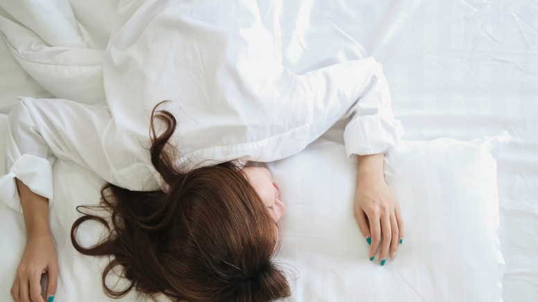 Yatakta asla yüz üstü yatmayın: İşte nedeni