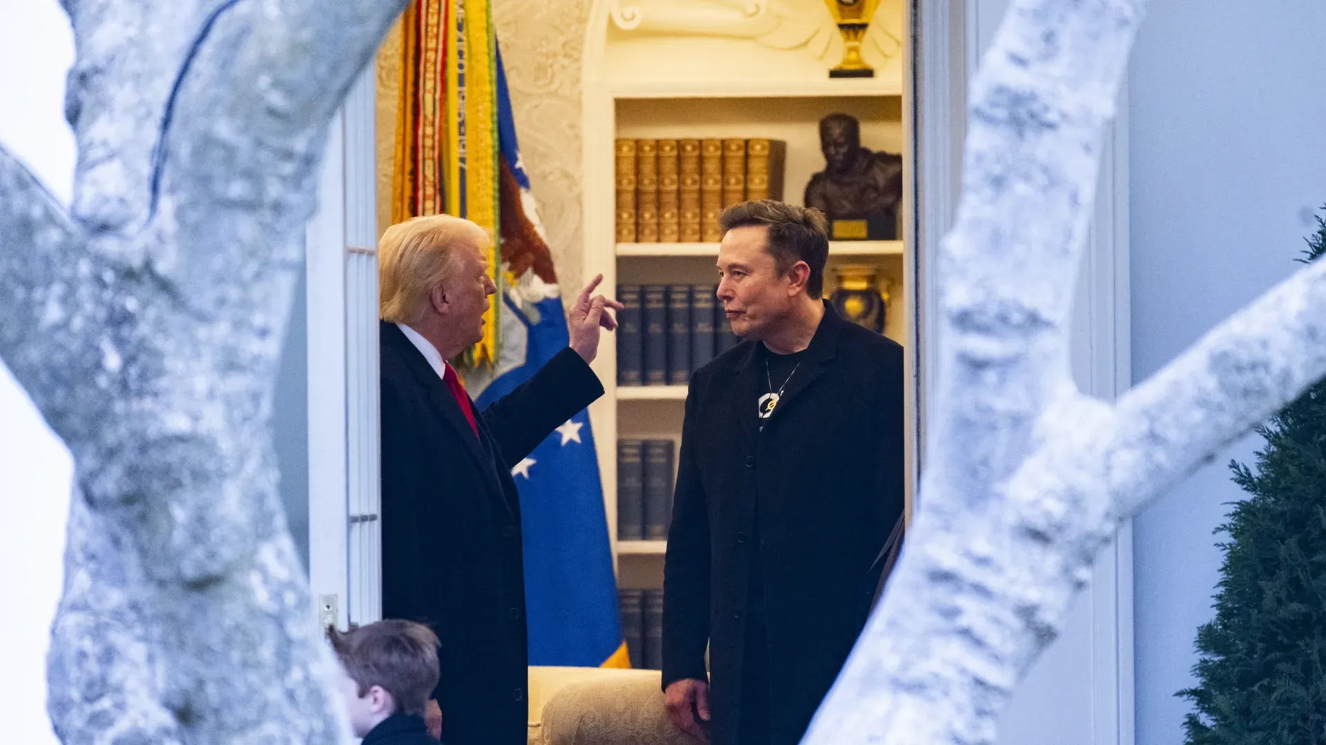 Bu kavgayı dünya şaşkınlık içinde izliyor: Trump, Musk'ı sınır dışı mı edecek?