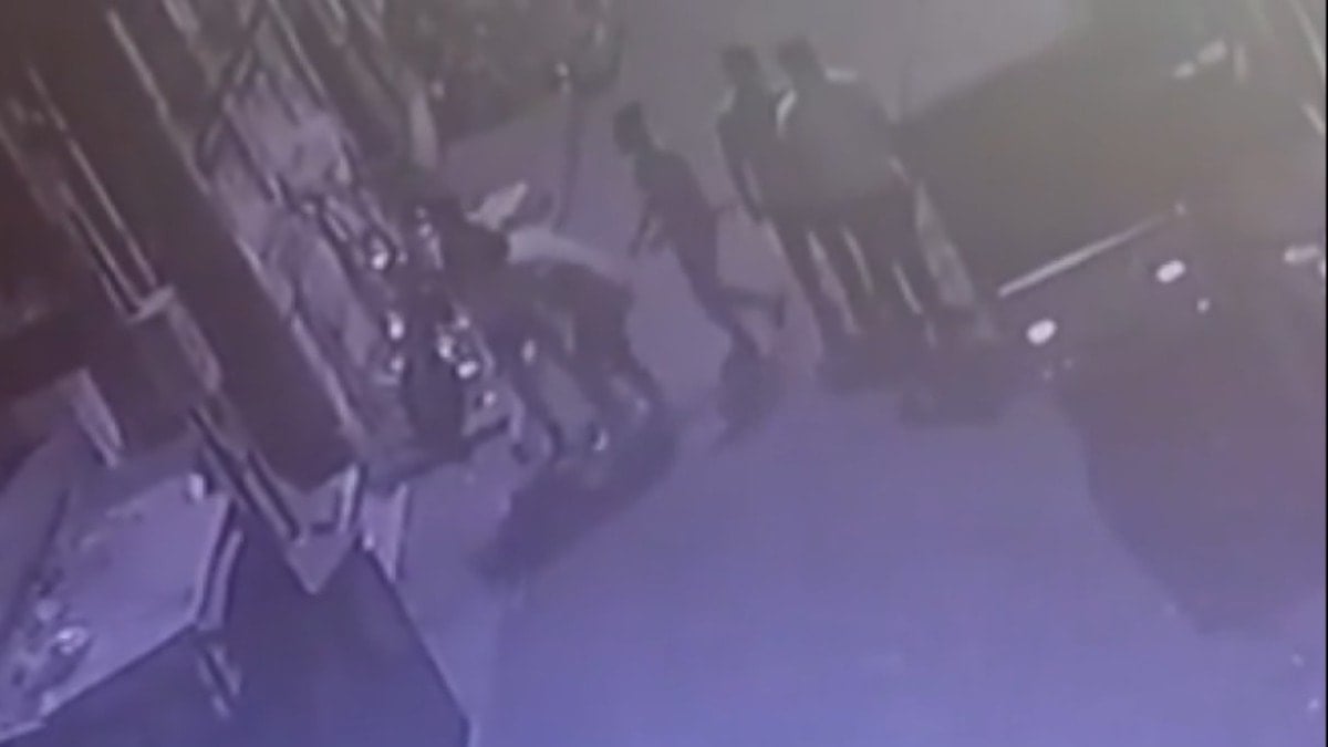 Beyoğlu'nda seyyar satıcıyı döverek öldürdüler
