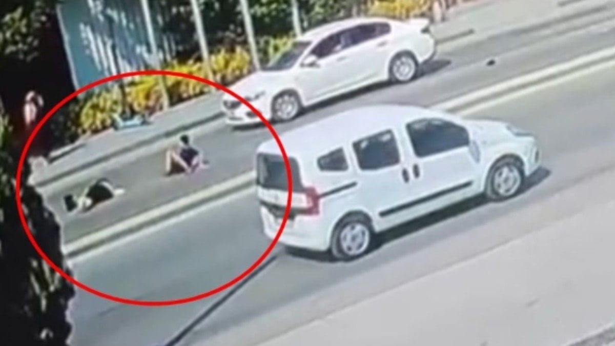 Kazada yaralanan küçük çocuk annesine koştu! O anlar yürek burktu