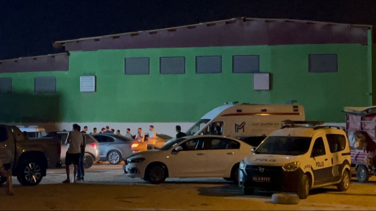Mersin'de iş yerine silahlı saldırı: Ölü ve yaralı var