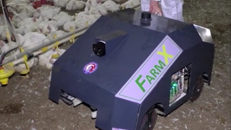 Türk mühendislerden 'akıllı kümes' hamlesi: Salgınlar robotla önlenecek Türk mühendislerden 'akıllı kümes' hamlesi: Salgınlar robotla önlenecek