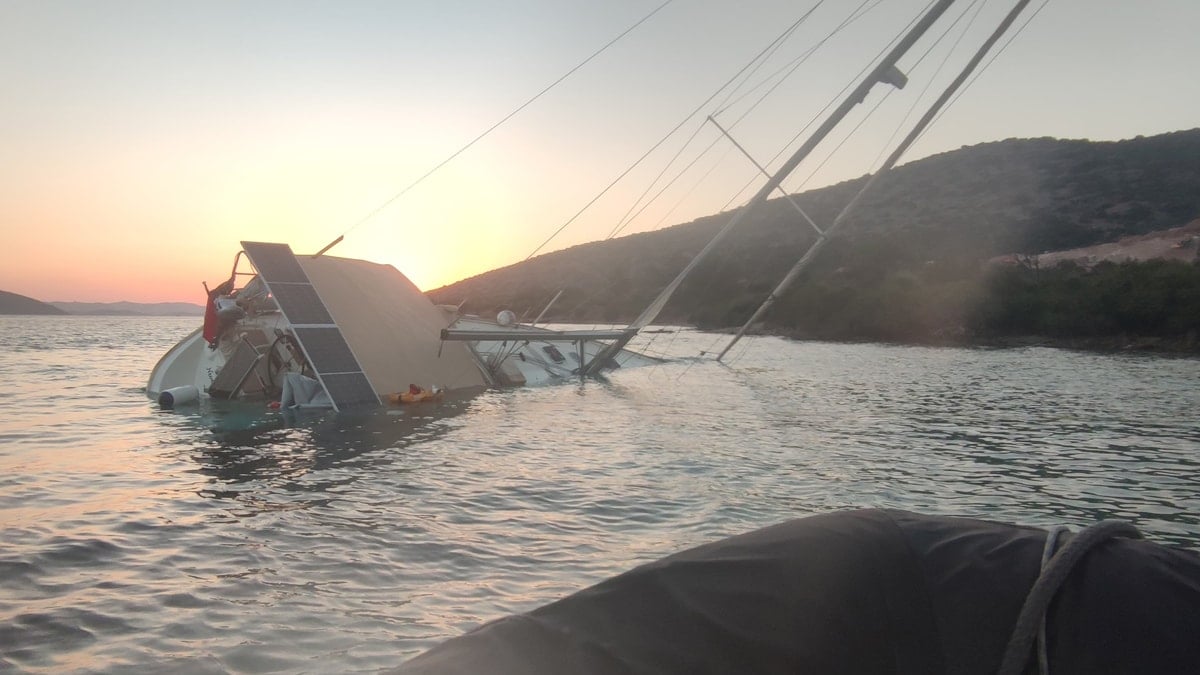 Muğla’da yelkenli tekne karaya oturdu: 5 kişi kurtarıldı