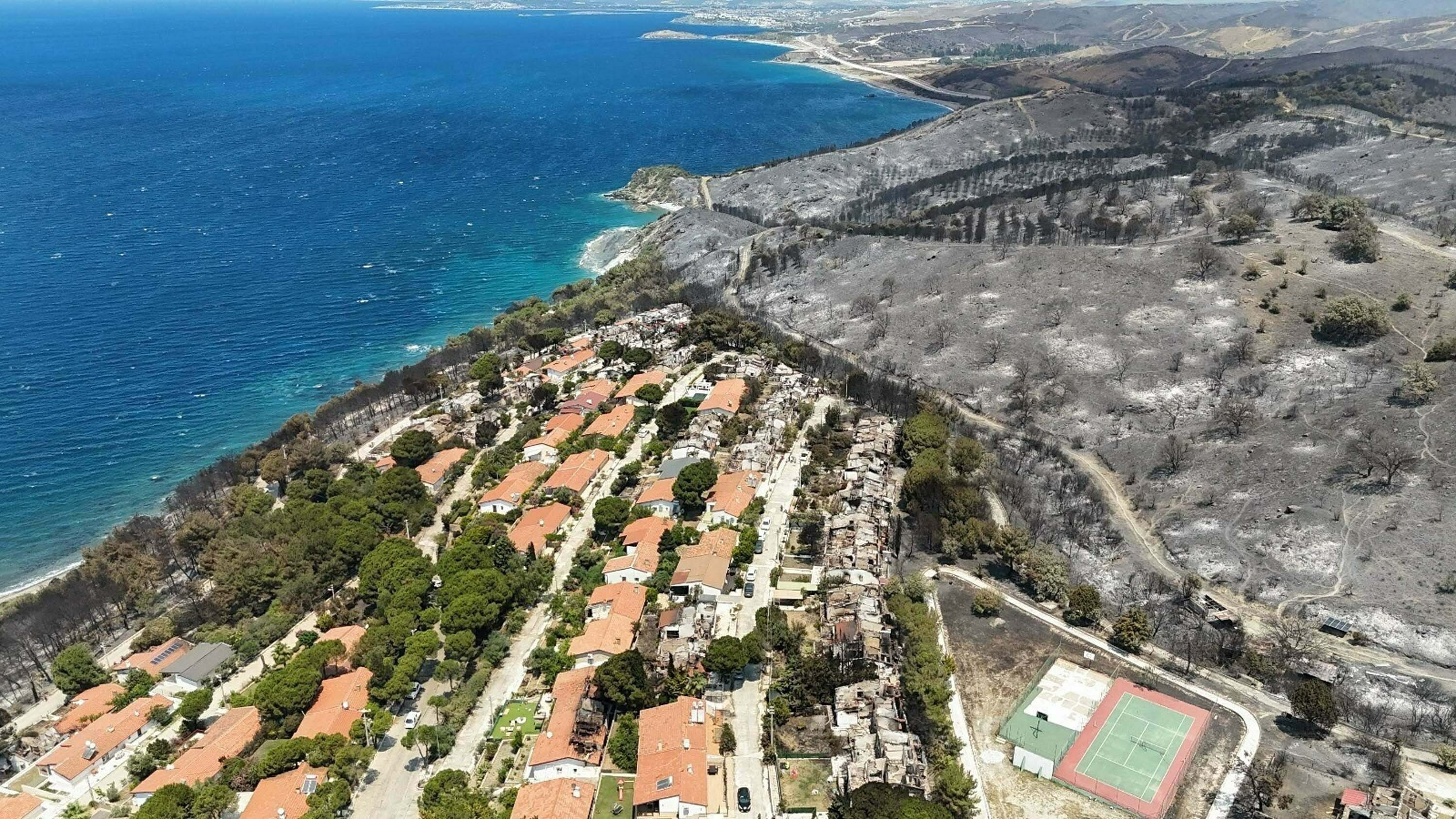 En acı fotoğraf! Bir taraf bahar bahçe bir taraf kül...