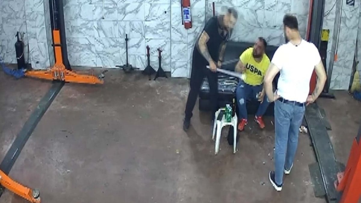 Oto tamircide levye ile dövüldü