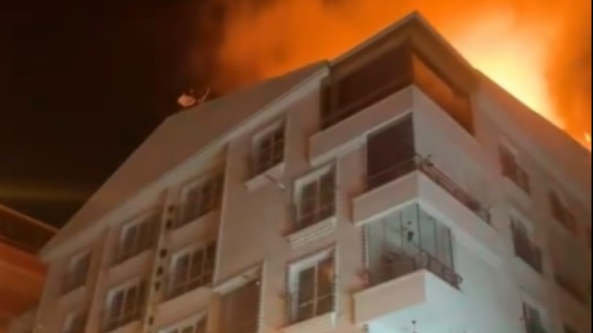Ankara'da 5 katlı binada yangın