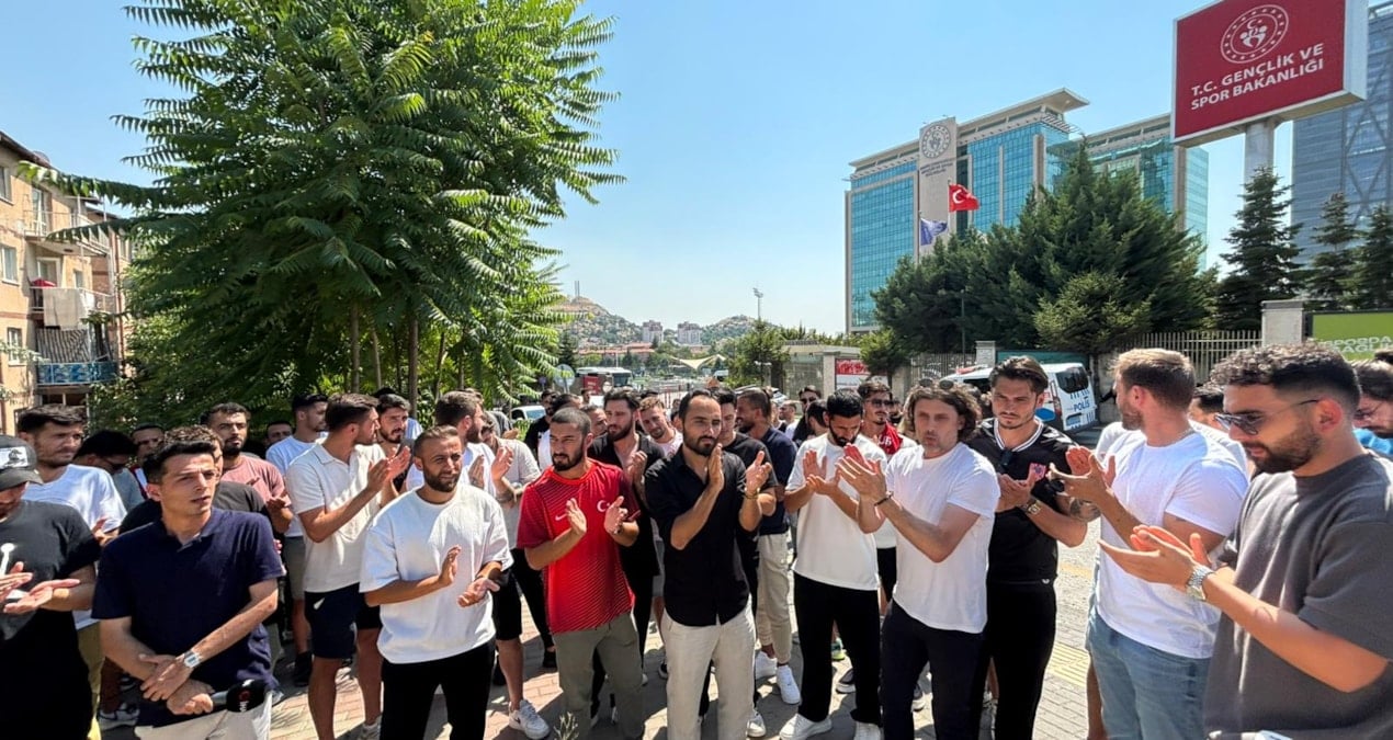 3. Lig'de Şok Karar: 2000'den Önce Doğmuş Futbolculara Veda! Kariyerlerine Ne Olacak?