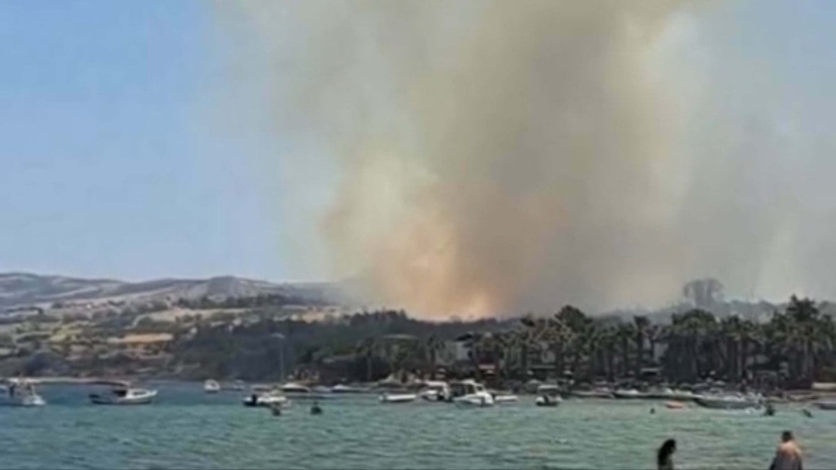 Çanakkale’de yangın: Alevlere havadan ve karadan müdahale ediliyor