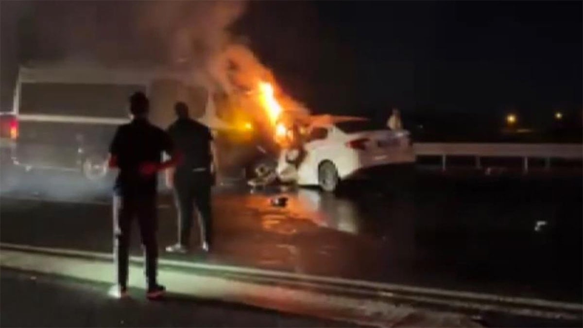 Kaza yapan araç alev aldı: 1 ölü, 1 yaralı