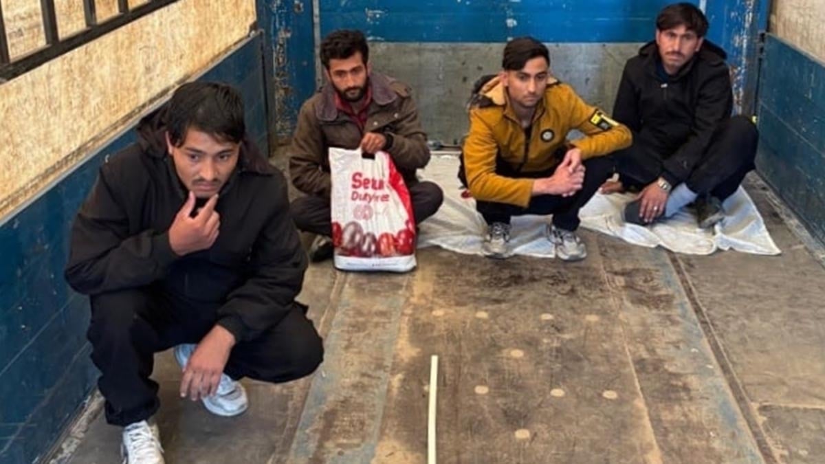 Amasya'da durdurulan TIR'dan 4 düzensiz göçmen çıktı
