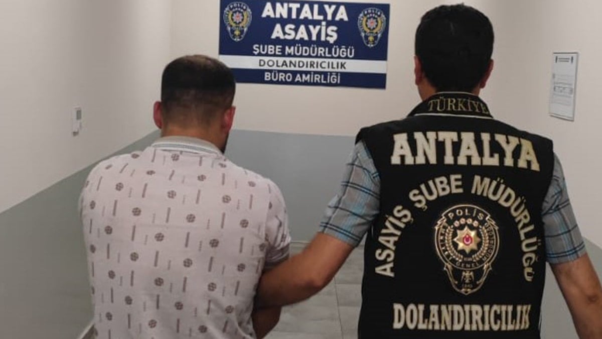 Sahte istihbaratçı suç üstü yakalandı