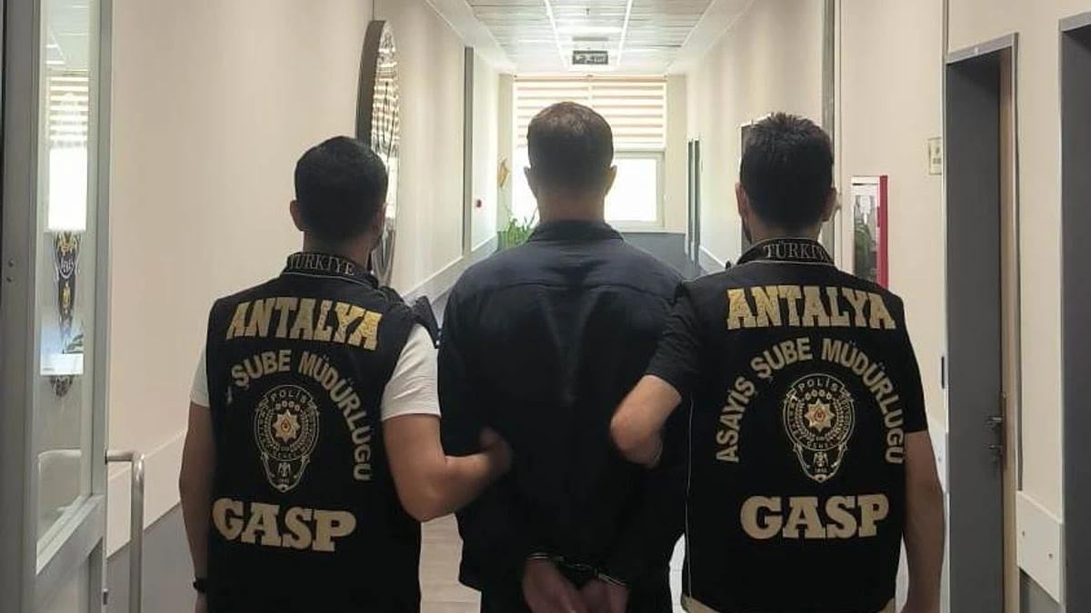 Antalya’da oyuncak tabancayla soyguna teşebbüs