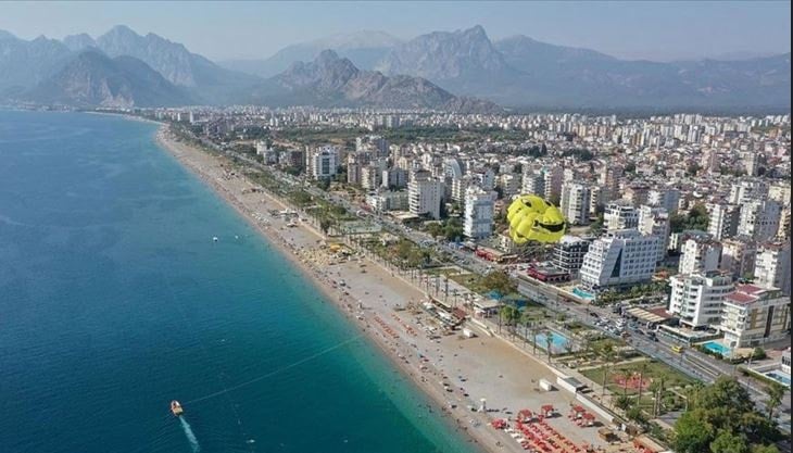 Kızılay denize sıfır olan 4 katlı binasını satıyor! Fiyatı dudak uçuklattı