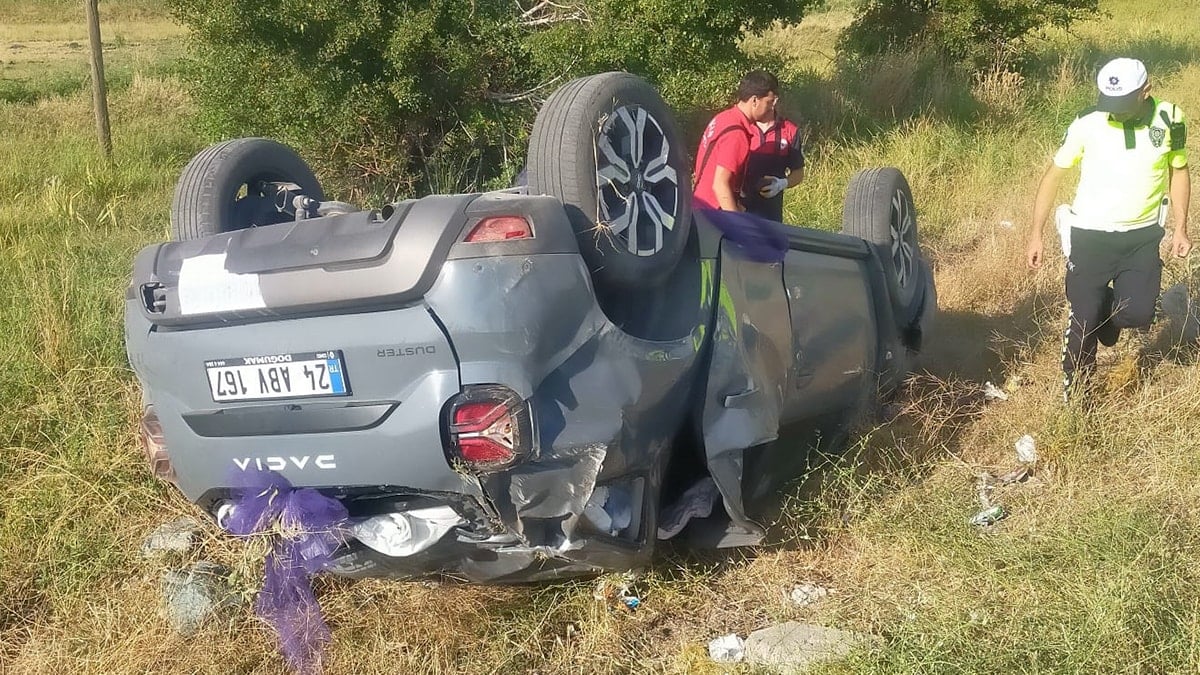 Erzincan'da otomobil devrildi: 1 ölü, 4 yaralı