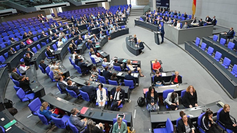 Alman Meclisi’nde skandal sözler: 'Müslüman erkekleri öldürdüler soykırımı sayılmaz'