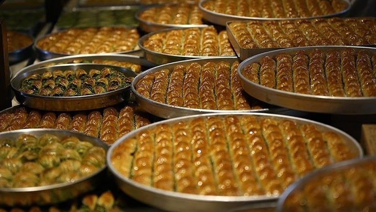 AKP’li belediyeden yarım ton baklava, çeyrek ton fıstık alımı