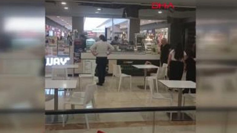 İstanbul'da AVM'de panik anları