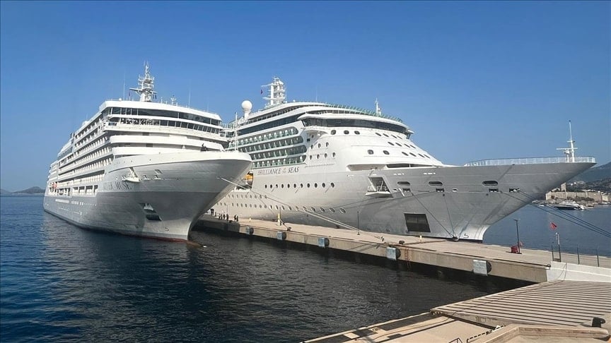 Bodrum'a iki kruvaziyerle 2 bin 277 yolcu geldi