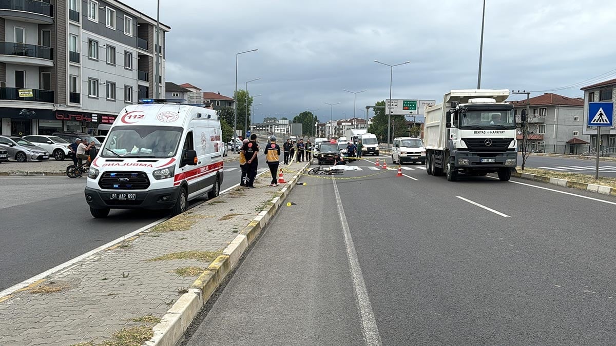 Düzce'de minibüsün çarptığı bisikletli öldü