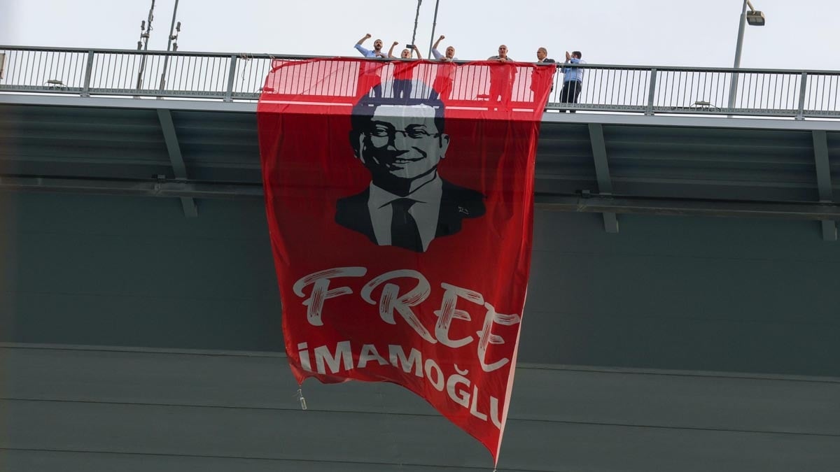 CHP'li vekillere 'Free İmamoğlu' fezlekesi