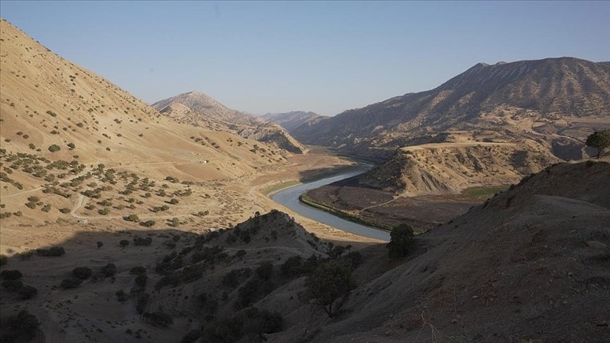 Cumhurbaşkanı açıkladı, komşuda su krizi patlak verdi: Son yüz yılın en düşük seviyesine indi