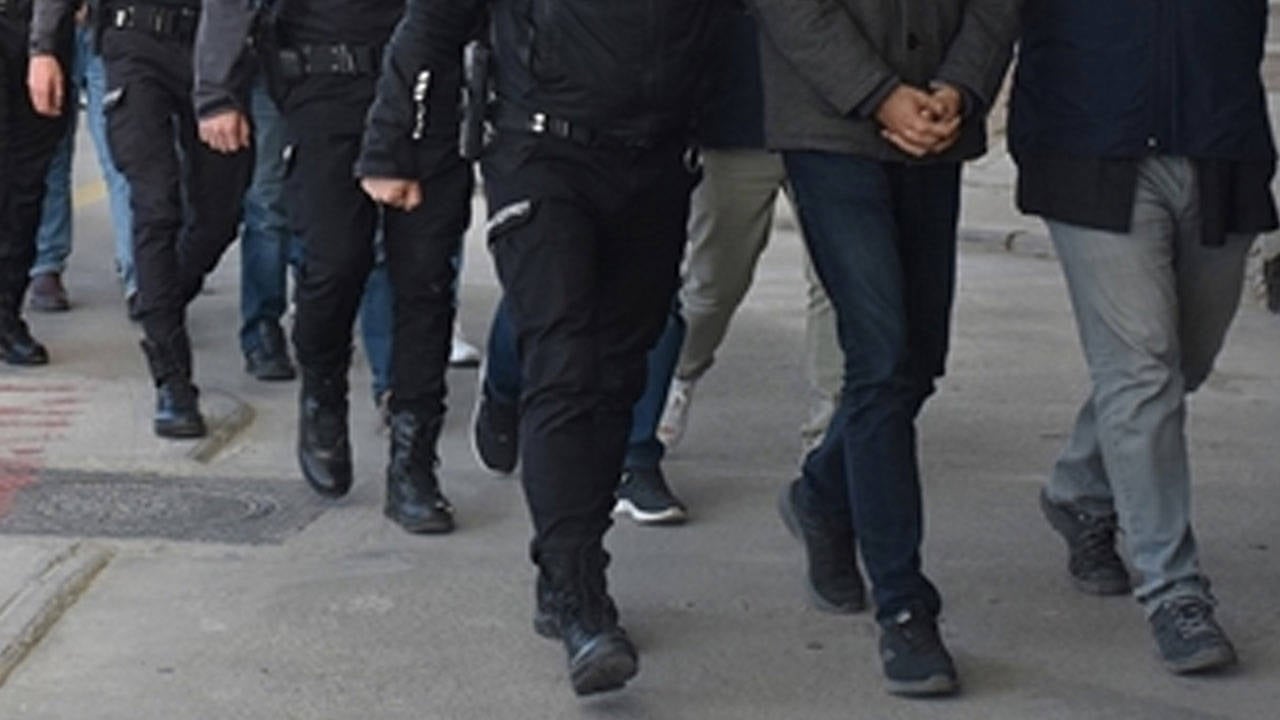 İzmir merkezli FETÖ operasyonunda gözaltı sayısı 270'e yükseldi
