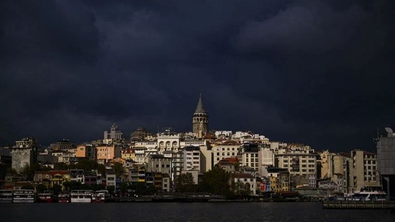 İstanbul'a kara bulutlar geliyor! Meteoroloji'den 8 ile için 'sarı' kodlu uyarı: Sağanak yağışa dikkat