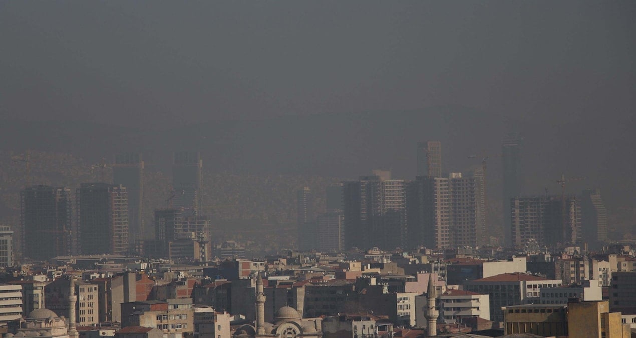 izmirjpg-PJRaMR_L5EG8f0vw0Qib4w İzmir’de hava kirliliği felaket boyutunda: Her nefeste 5 kat fazla zehir!
