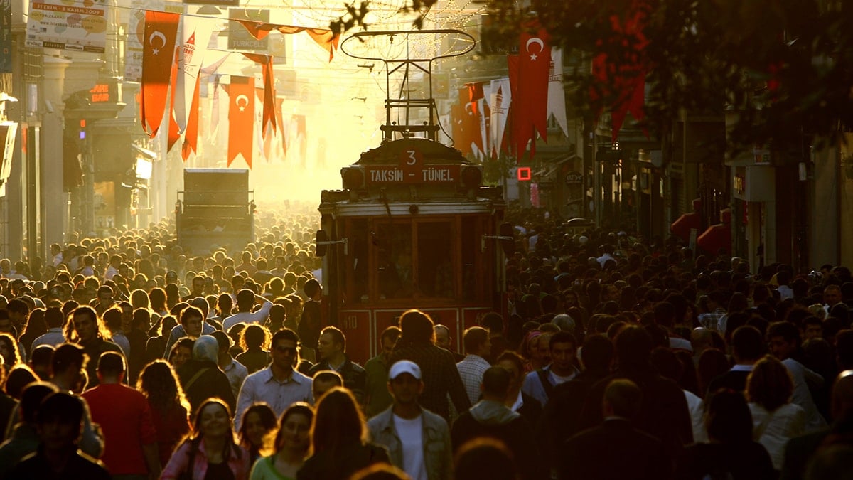 Türkiye'de güven krizi: Her 4 kişiden bii hiçbir Kuruma Güvenmiyor