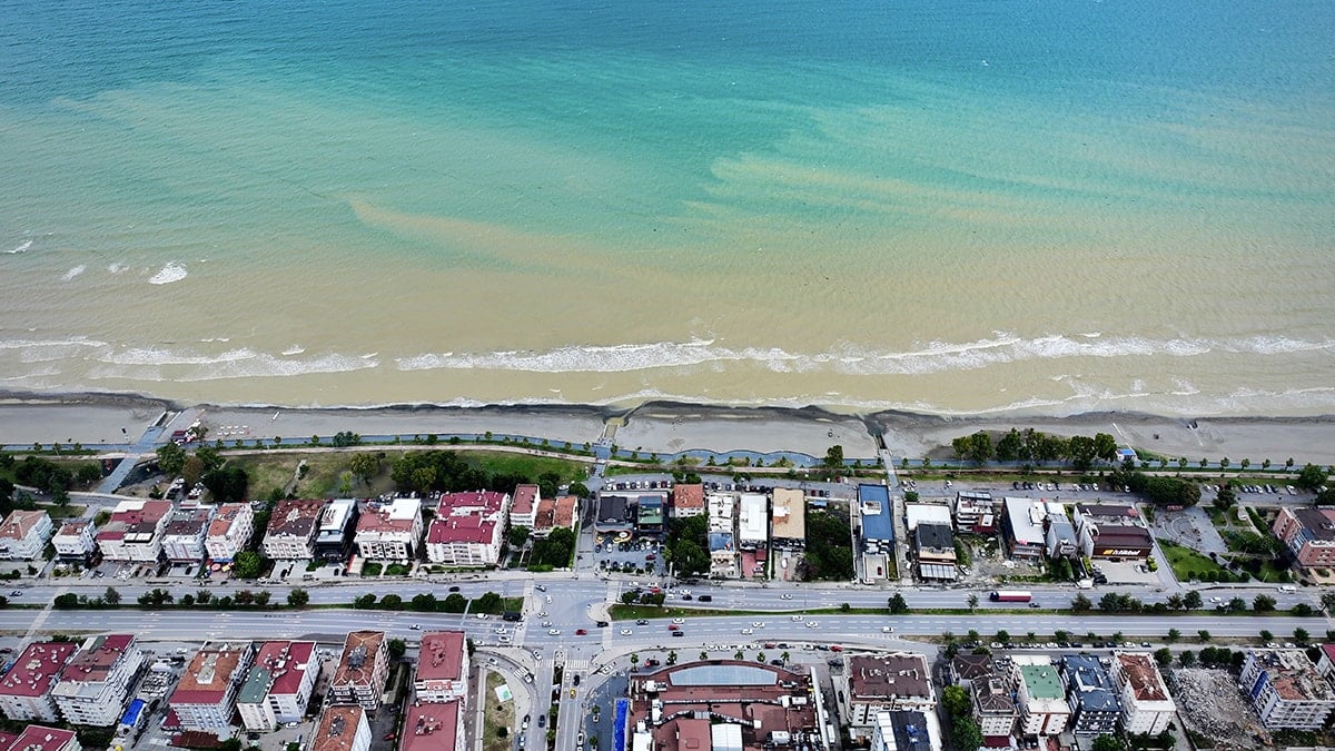 Görüntü Türkiye'den: Deniz 3 renge büründü