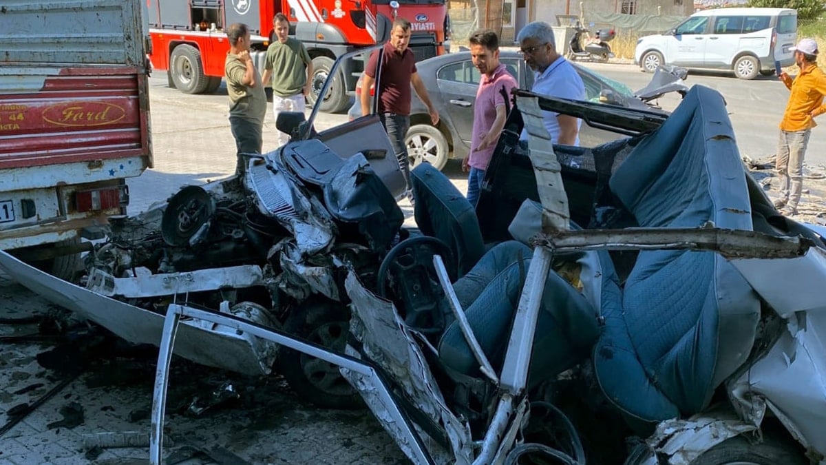 Malatya'da iki otomobil çarpıştı: 1 ölü, 1 yaralı