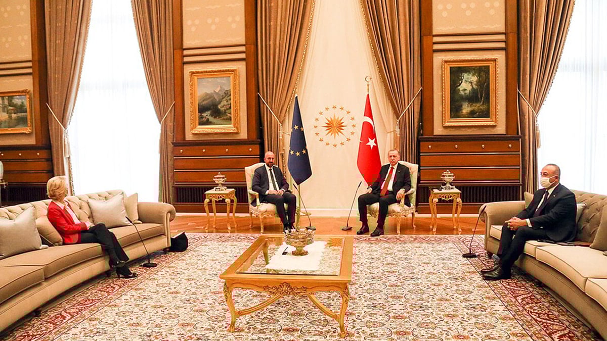 Türkiye’de Erdoğan'la görüşmesinde koltuk krizi çıkardı, şimdi kendi koltuğu sallanıyor