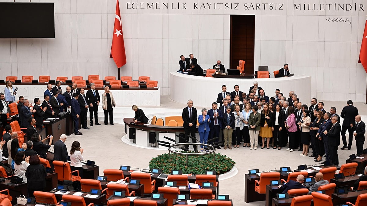 Zeydan Karalar’ı tutuklama kararı Meclis’i kapattırdı