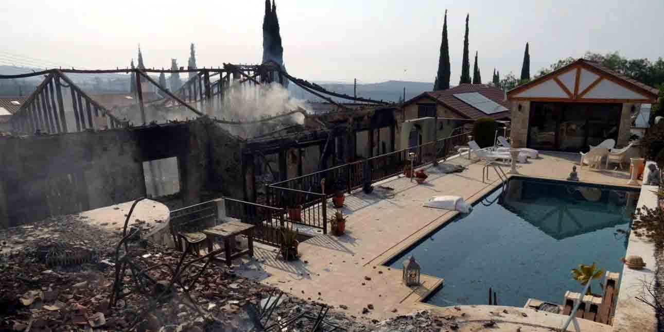 Güney Kıbrıs’taki yangında evler yandı: 2 kişi öldü 10 kişi yaralandı