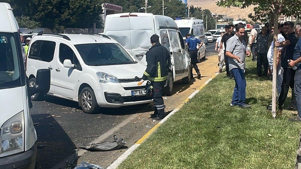 Mardin'de zincirleme kaza: 7 araç hasar aldı, 3 kişi yaralandı