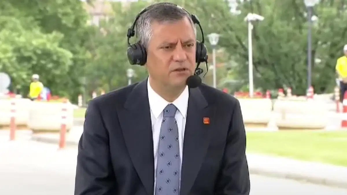 Özel'den iktidara 'FETÖ' suçlaması: 'AKP'li kadrolara gelince durdu'