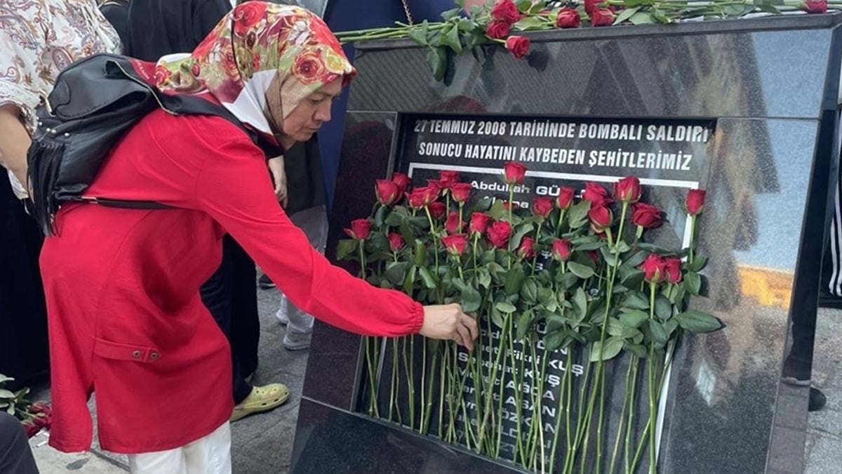 Güngören’de 17 Yıl Önce Hayatını Kaybeden 17 Kişi Törenle Anıldı