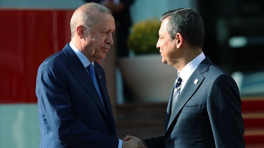 Hem Erdoğan hem Özel 'birinci partiyiz' demişti, son seçimleri bilen anket şirketi gerçeği açıkladı