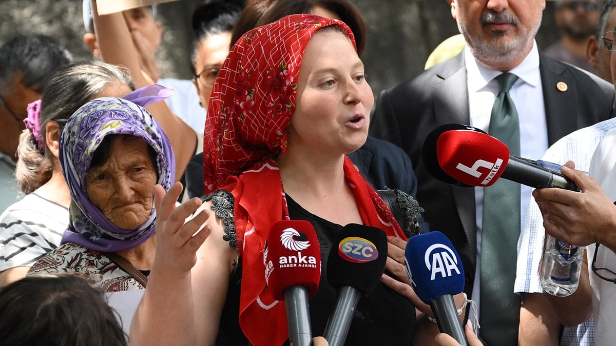 Meclis önünde ağlatan konuşma