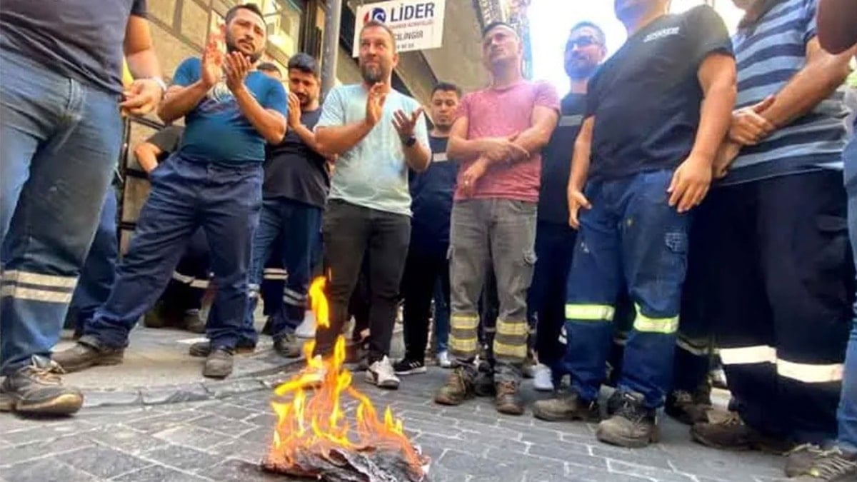 Madencilerden TİS protestosu: Bordro yaktılar