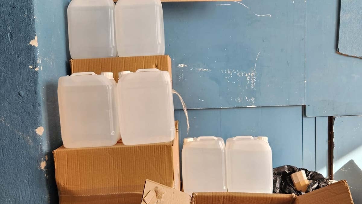 İzmir'de sahte alkol operasyonu: 1 kişi tutuklandı