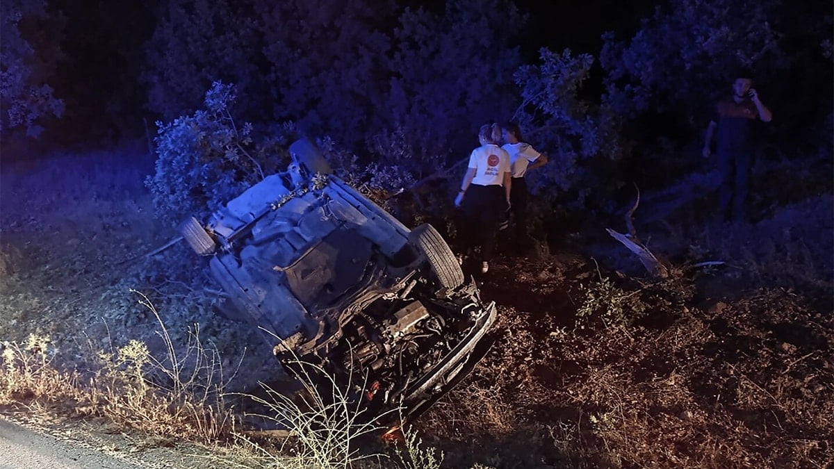 Araç şarampole devrildi, 1 kişi öldü 2 kişi yaralandı