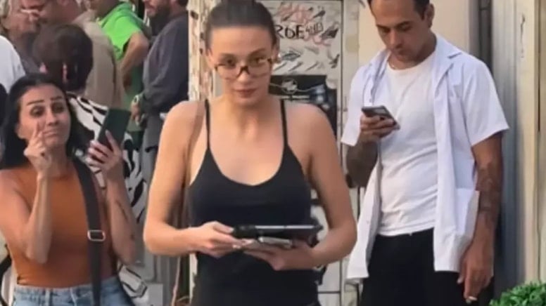 Sümeyye Aydoğan hayranına sırtını döndü