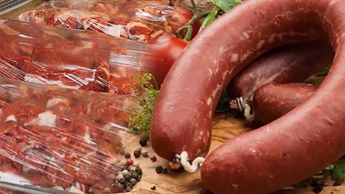 Bakanlık yeni liste yayınladı! Milyonlarca insana sucuk, köfte diye kafa, sakaktat, gıda boyası yedirdiler