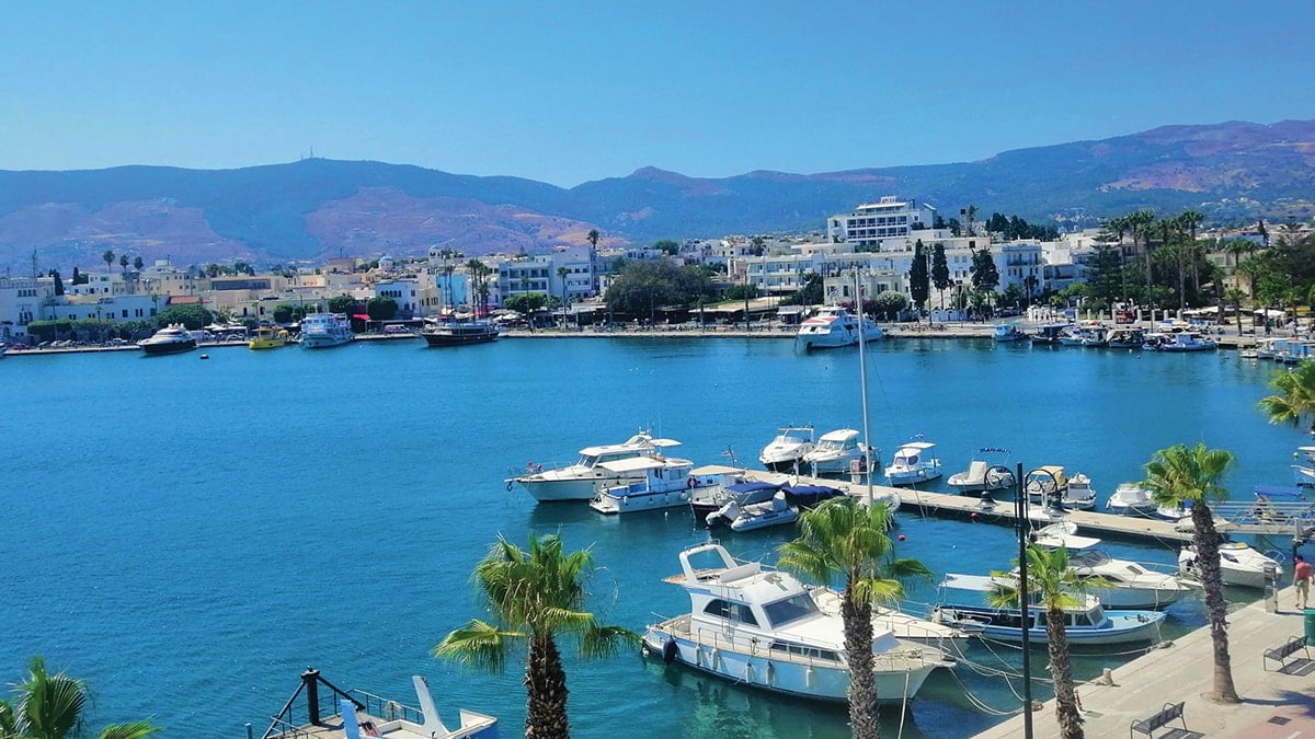 Kırmız bültenle aranan Türk, komşu adada tatil yaparken yakalandı