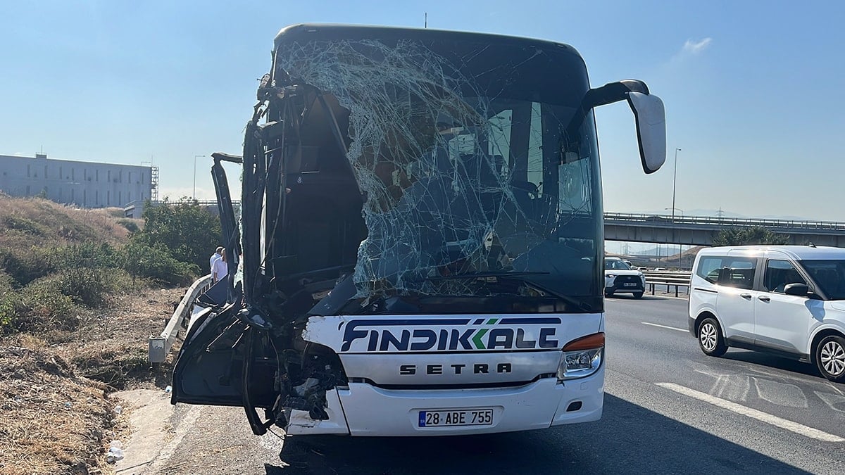 TEM'de yolcu otobüsü kamyona arkadan çarptı