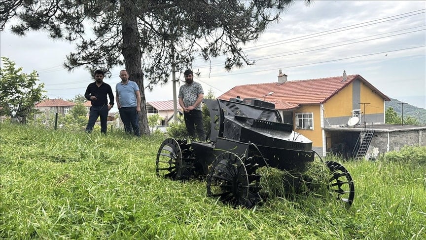 Samsun'da tamir etmeye çalıştığı ot biçme makinesinin altında kalan işçi öldü