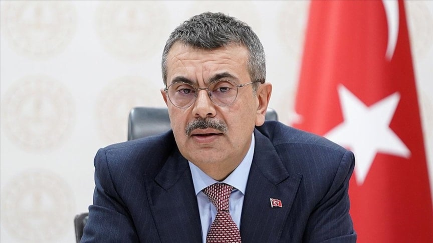 'Gerizekalıya anlatır gibi' diyen Bakan Tekin, iktidara yakın isimlere ihale dağıtıyor