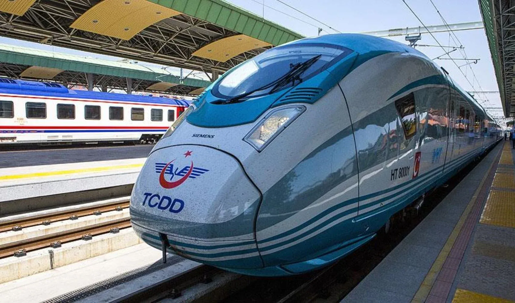 Yangınlar Yüksek Hızlı Treni aksatmaya başladı