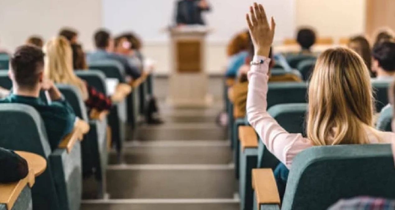 Türkiye'de Eğitim Krizi Derinleşiyor: Vakıflara Aktarılan Kaynaklar Gençlerin Geleceğini Engelliyor!